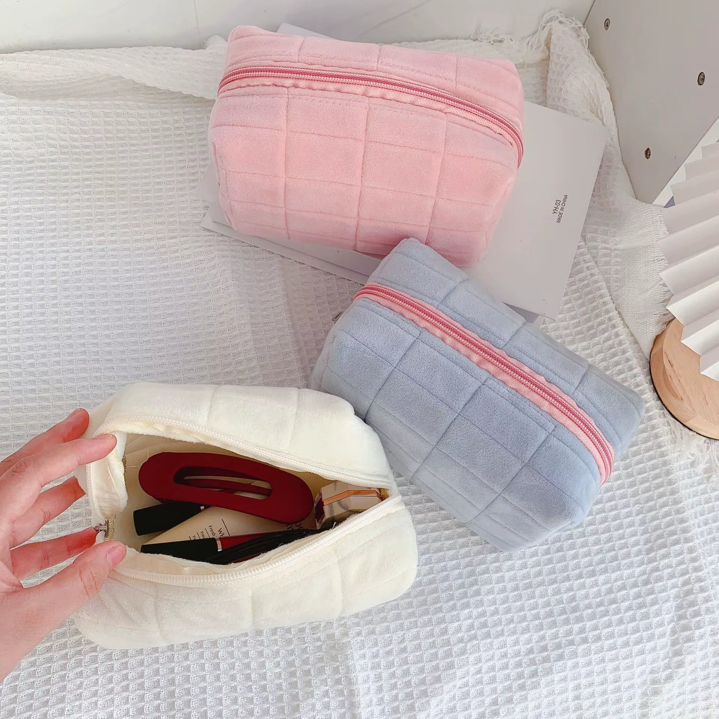 Cute Fur Makeup Bag for Women Zipper Large Solid Color Cosmetic Bag Travel Make up Toiletry Bag Washing Pouch Plush Pen Pouch